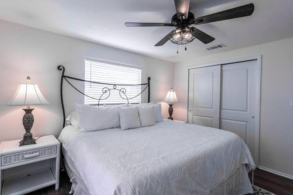 Your Tranquil Escape Is Found Directly On The Beach At The Serenity Beach Condo. Siesta Key Luaran gambar