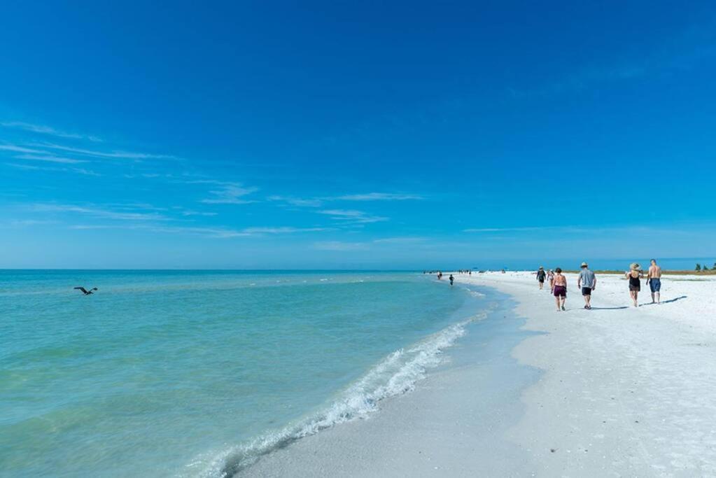 Your Tranquil Escape Is Found Directly On The Beach At The Serenity Beach Condo. Siesta Key Luaran gambar